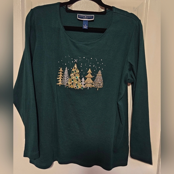 Karen Scott Tops - NEW Karen Scott Green Top with Holiday Trees